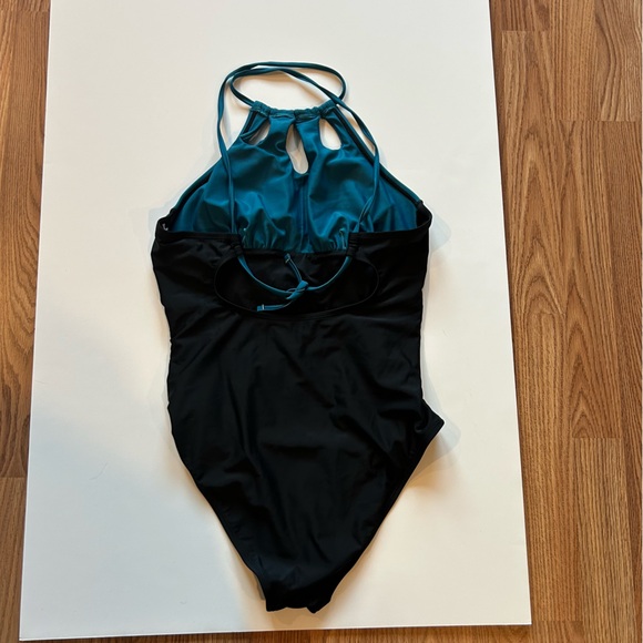 NWT Cupshe Teal and Black Halter Style Swimsuit with Lace Tie Back Size Med - Picture 3 of 5